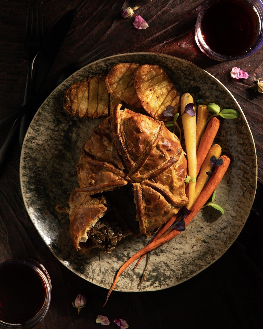 Beef Wellington With Crosshatched Potatoes & Roasted Carrots - Table ...