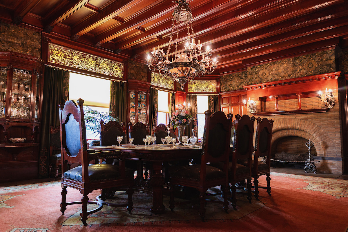 An interior of a lavish dining room wth a chandelier 