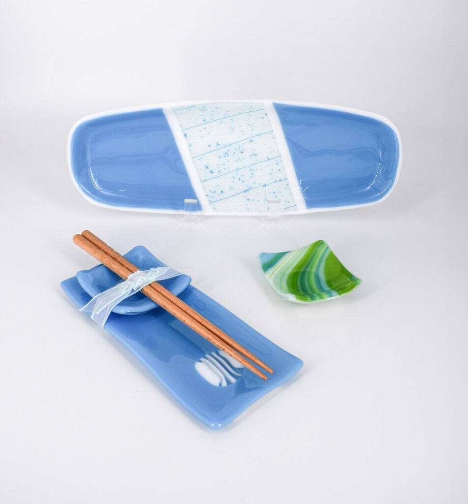 A chopstick case in blue and chopsticks.