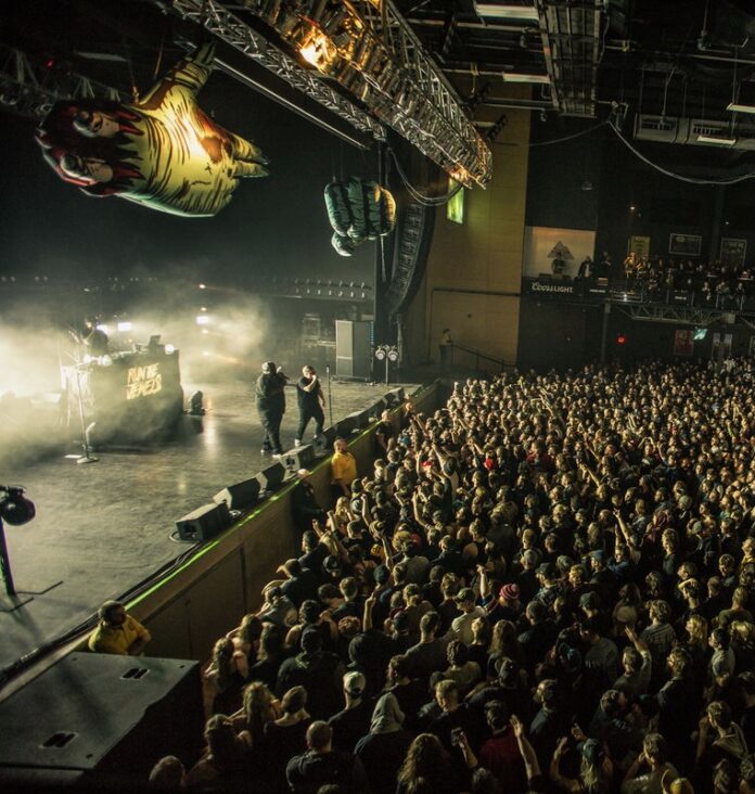 Pittsburgh Concert Venues A crowd of people in a concert venue in Pittsburgh as a band performs