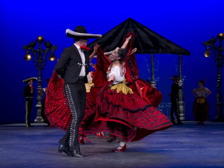 Ballet Folklorico de Mexico 768x576