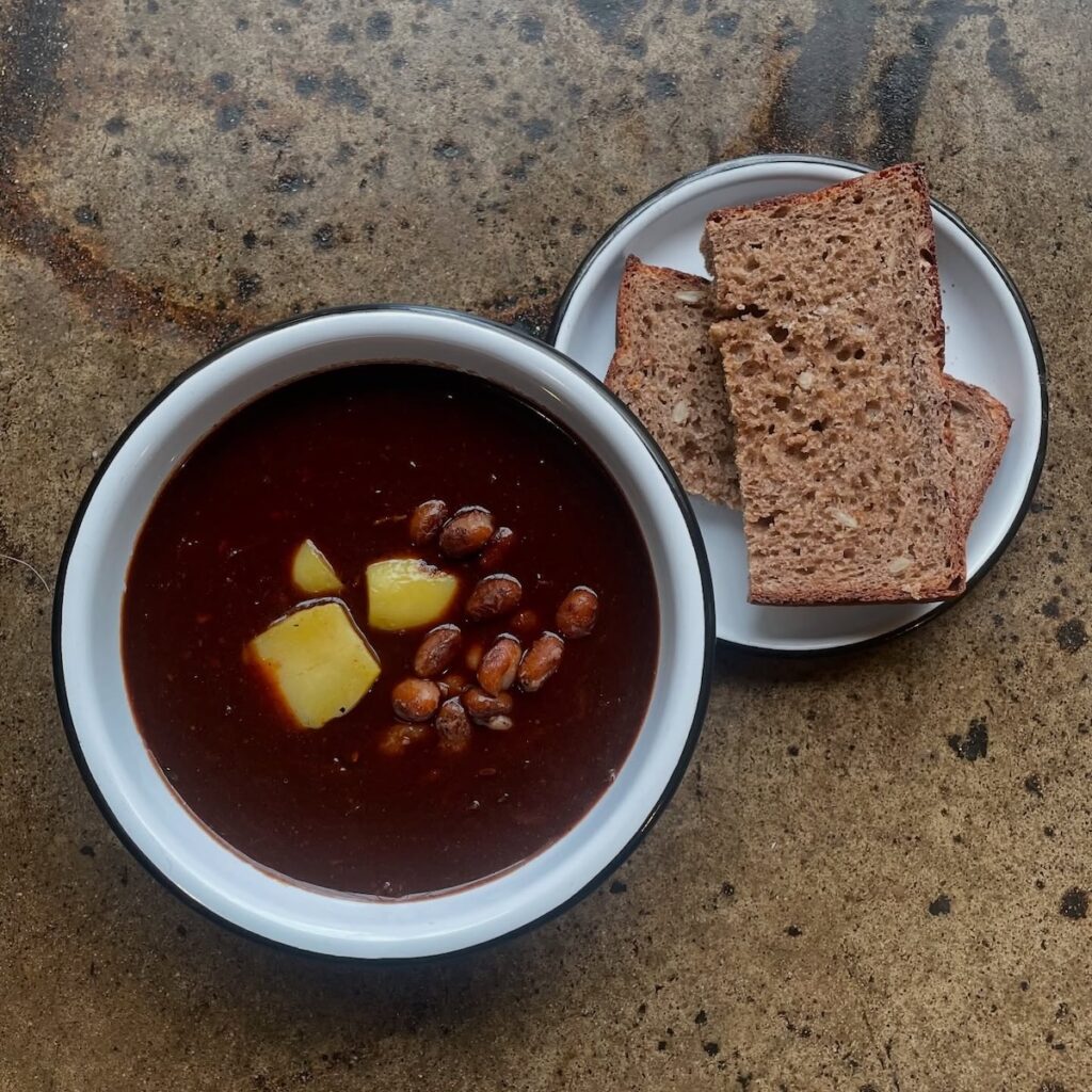 Rosehip soup and bread from Apteka