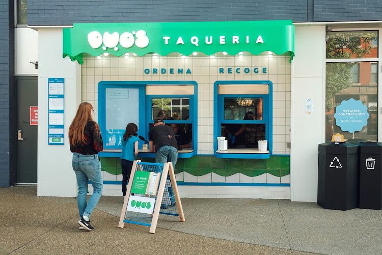 The green storefront of Duo's Taqueria.