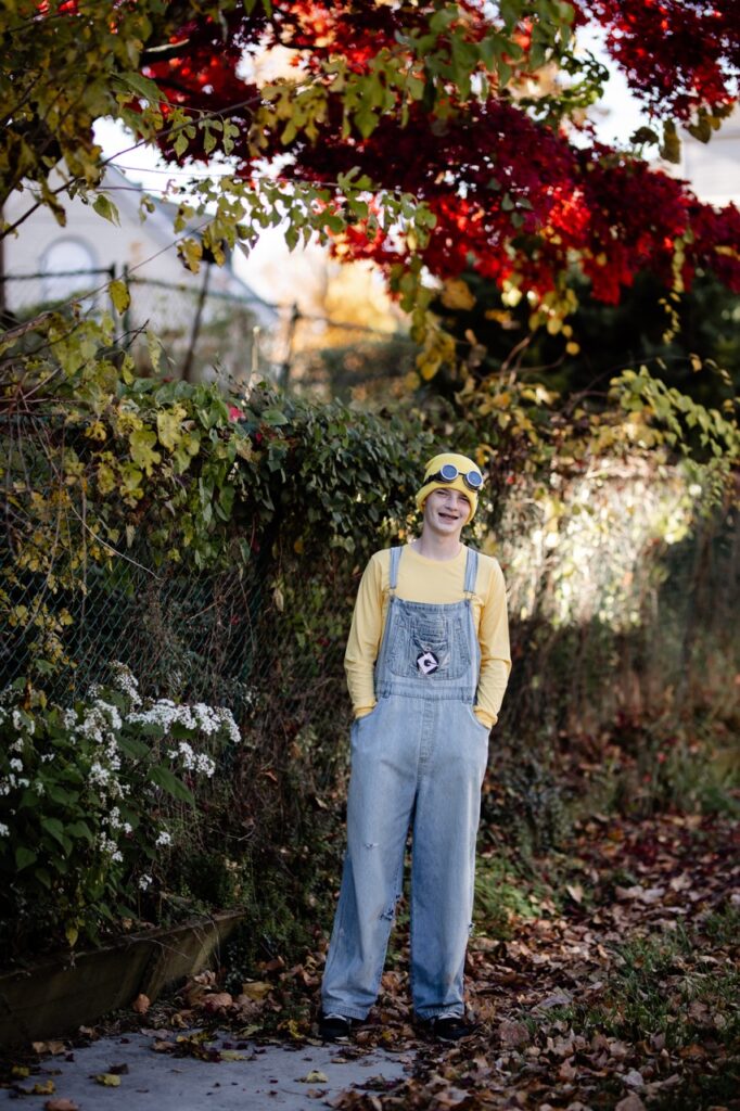 A kid dressed as a minion.