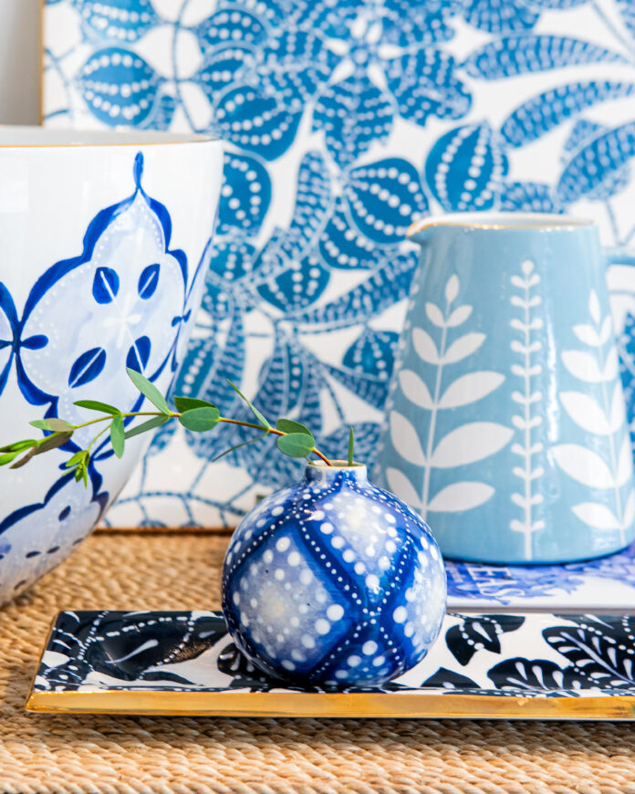 Here, a gorgeous layering of blue and white patterns tells a comfortable story of freshness, tradition, and artistry.