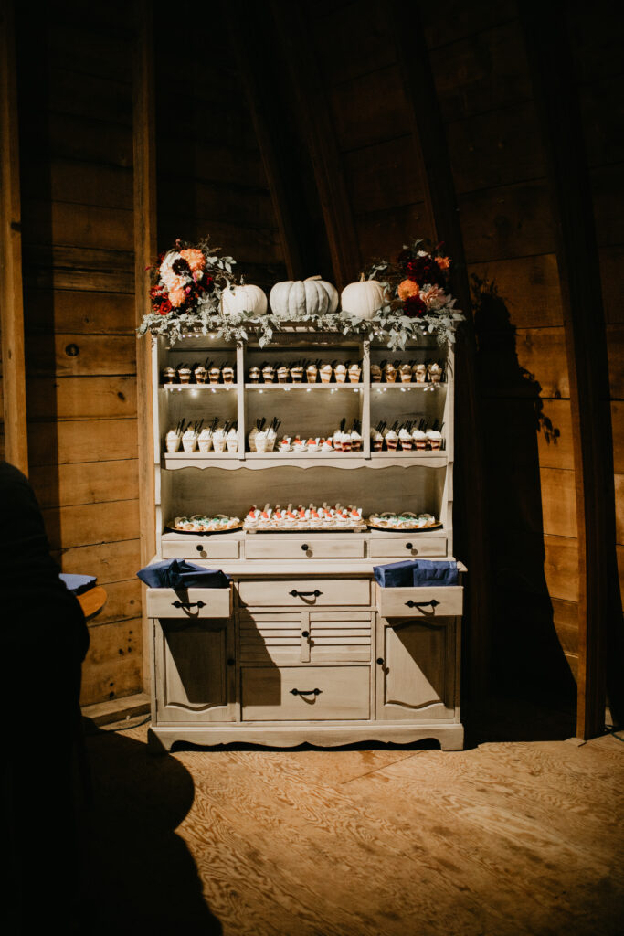green rustic shelf with pumpkins on top