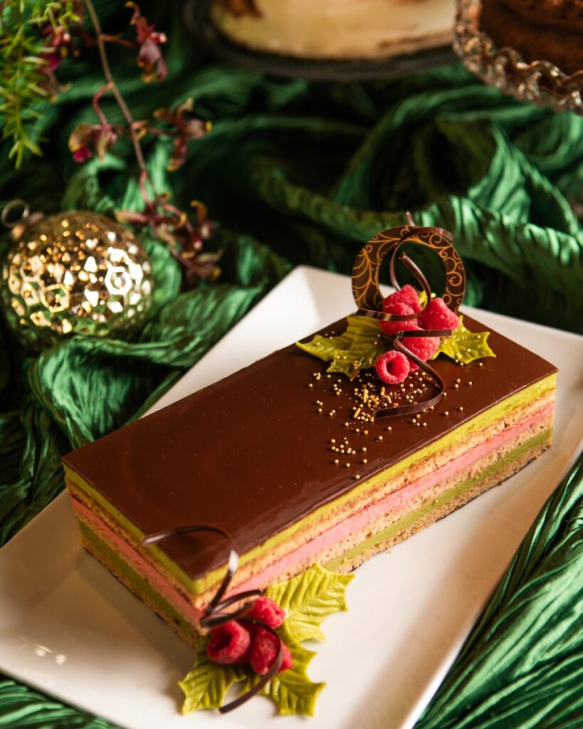 Holly Jolly Opera Torte by Andrea Carros-Schrenk, certified executive pastry chef and teacher at CCAC. -
JUDGES' & PEOPLE'S CHOICE 2ND PLACE