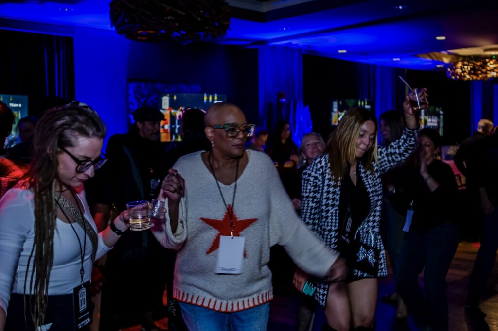 Three women dance on the dance floor.