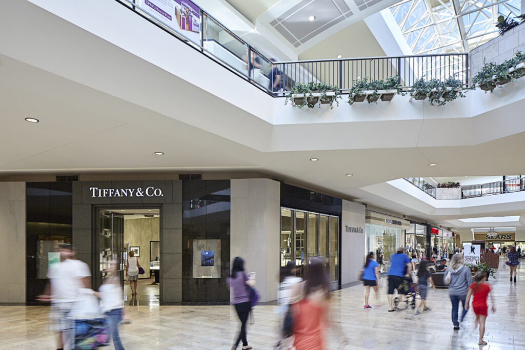A photo of the storefront of Tiffany & Co. in Ross Park Mall.