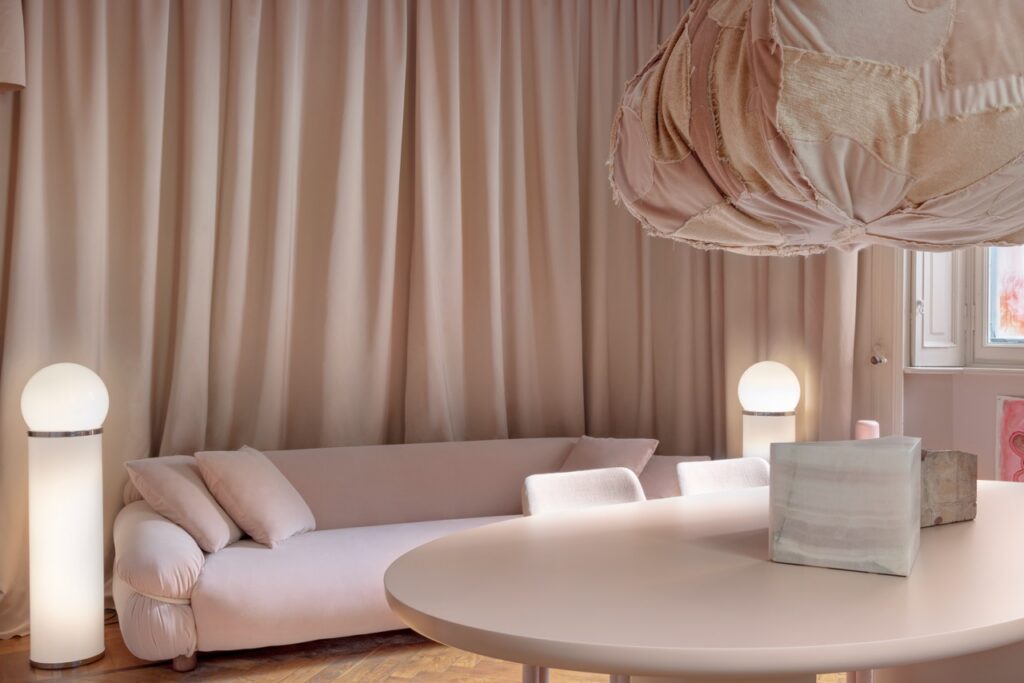 Soft pink sofa and dining table create a calm, comfortable interior design.