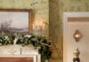 Shelley McIlroy Design Shares Luxurious Holiday Home & Floral Decor Tips Luxurious holiday dining room with floral wallpaper and festive garland